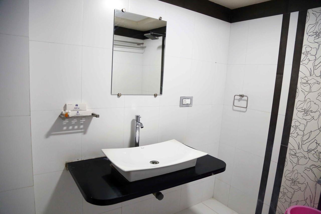 Hotel Regency Jāmnagar Dış mekan fotoğraf