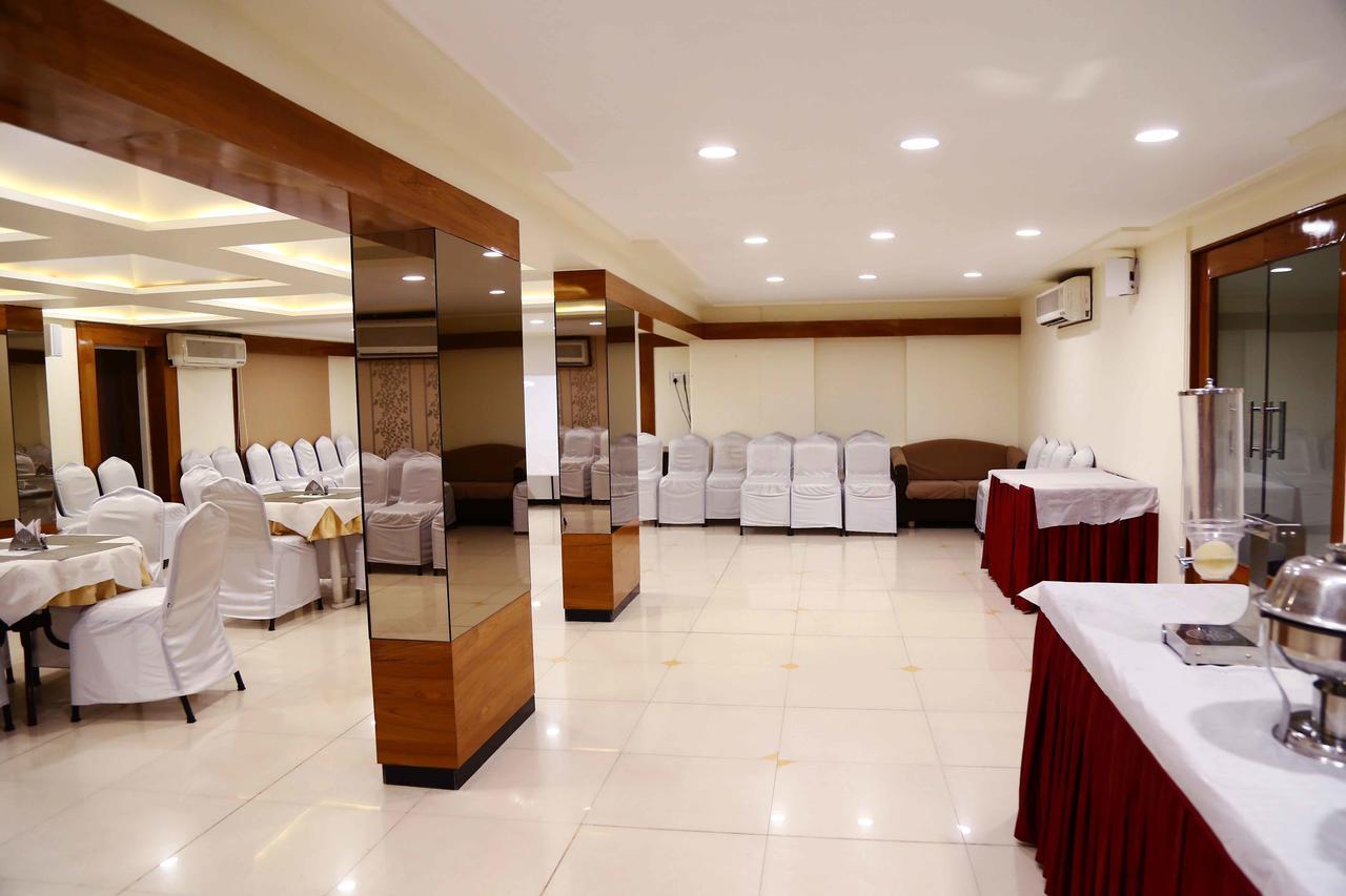 Hotel Regency Jāmnagar Dış mekan fotoğraf