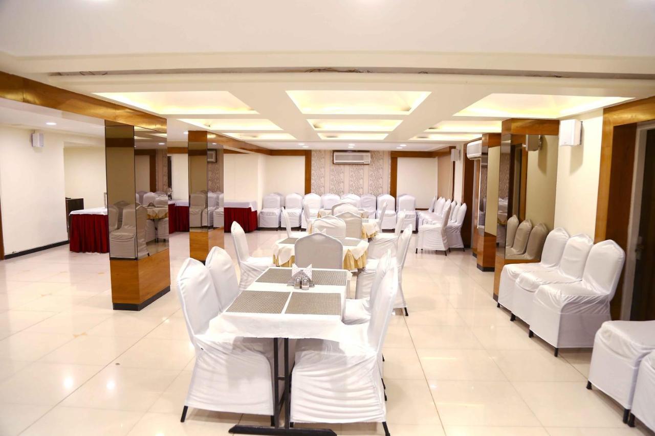 Hotel Regency Jāmnagar Dış mekan fotoğraf