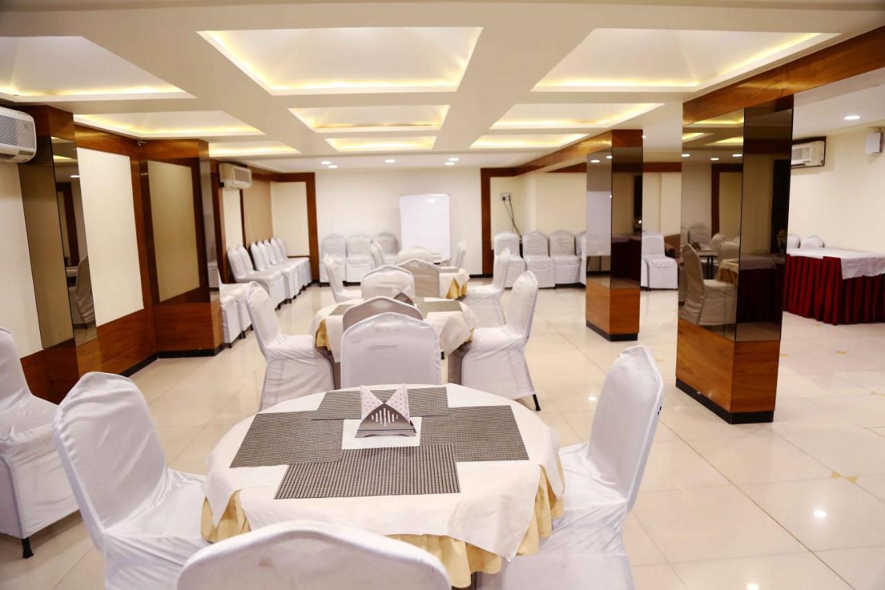 Hotel Regency Jāmnagar Dış mekan fotoğraf