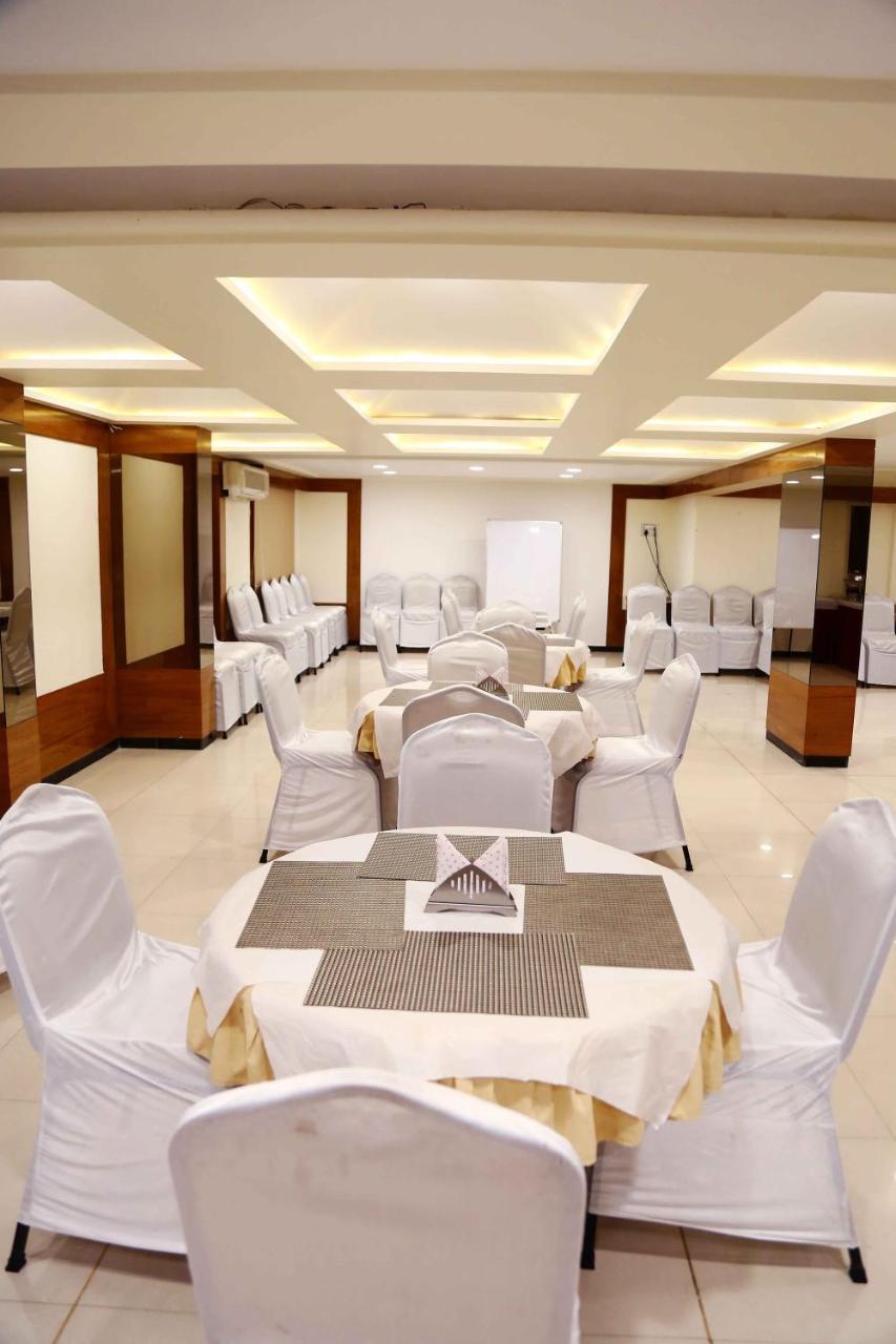 Hotel Regency Jāmnagar Dış mekan fotoğraf