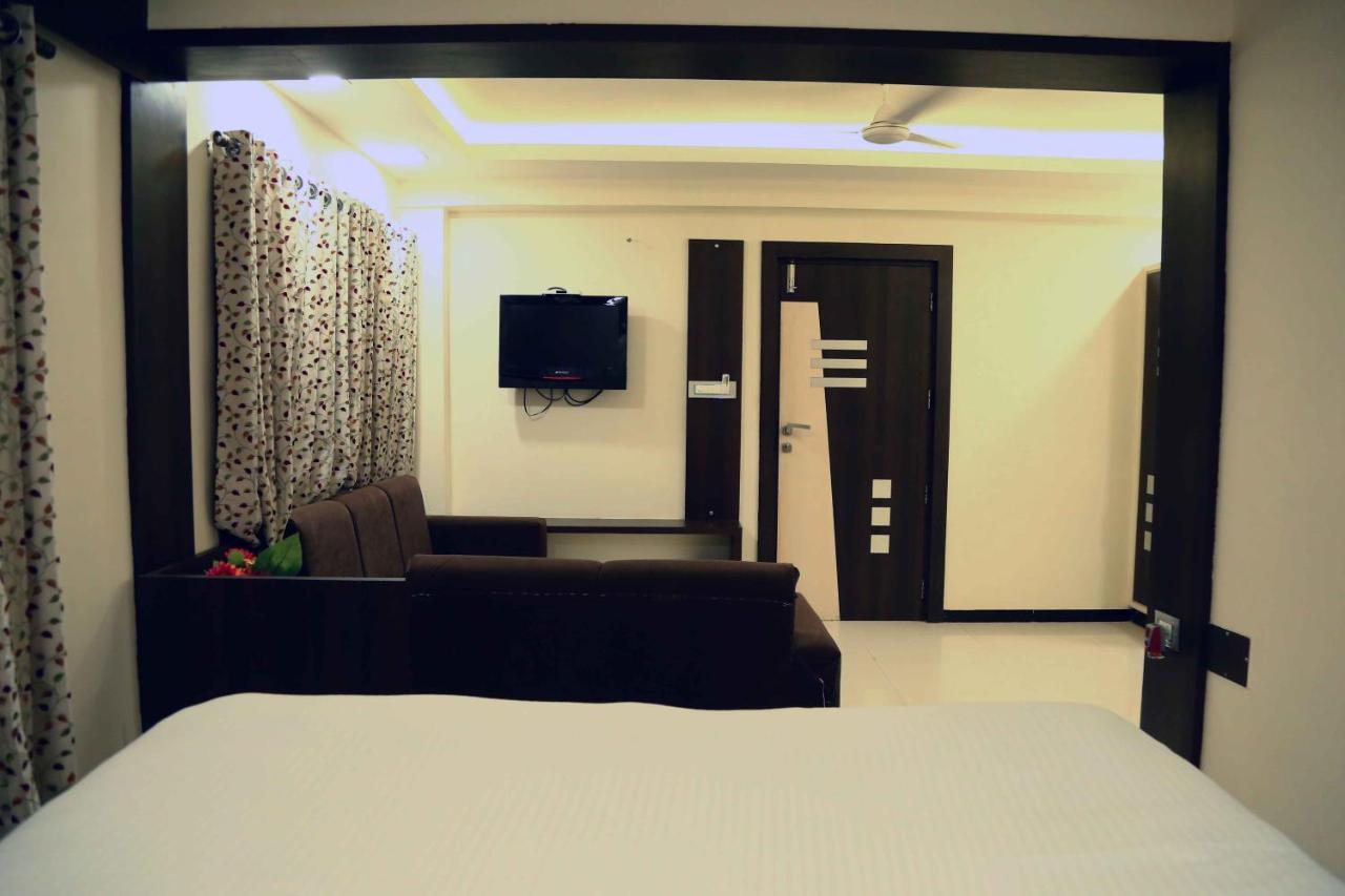 Hotel Regency Jāmnagar Dış mekan fotoğraf